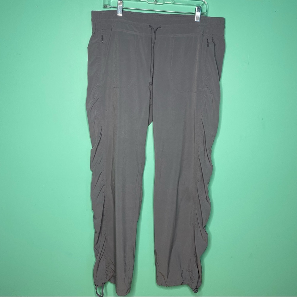 Women’s Athleta size 16 gray sweat pants